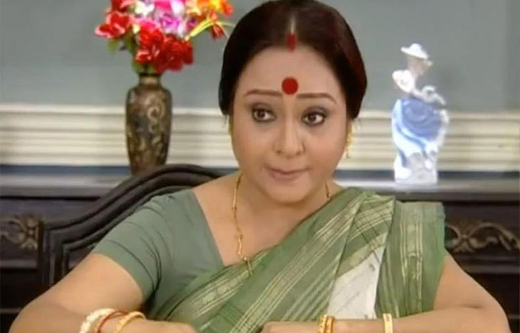 ‘বাড়িওয়ালি’ ছবিতে কিরণ খেরের ভয়েস ওভার দিয়েছিলেন রীতা কয়রাল। সেই চরিত্রে অভিনয়ের জন্য জাতীয় পুরস্কার পান কিরণ।