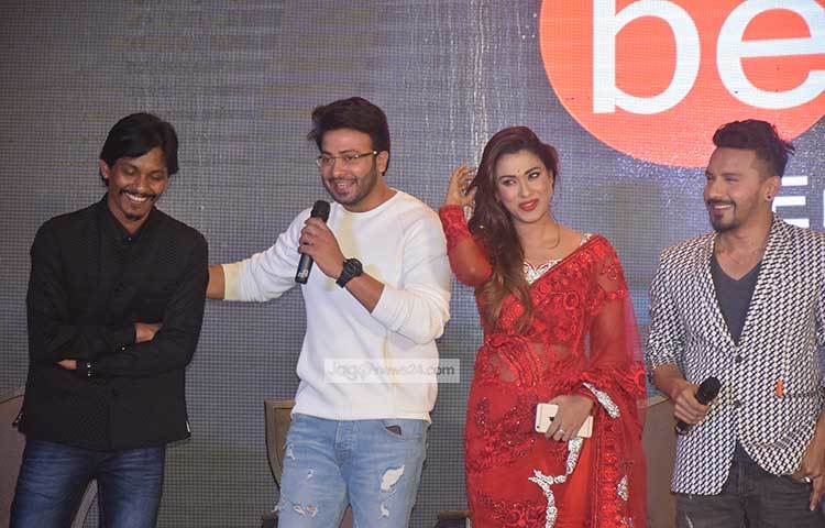 অনুষ্ঠানে বক্তব্য রাখছেন শাকিব খান। ‘নোলক’ ছবিটি পরিচালনা করছেন নবীন নির্মাতা রাশেদ রাহা, প্রযোজনা করছে বি হ্যাপি এন্টারটেইনমেন্ট। ছবি : মাহবুব আলম