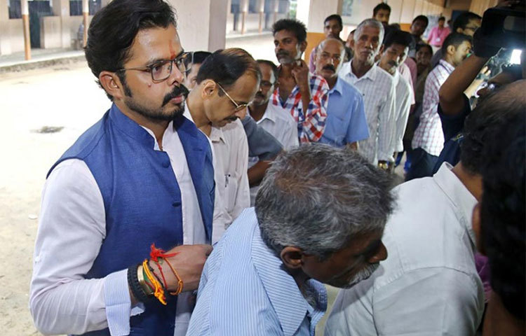 শ্রীসন্থ : শান্তাকুমারন শ্রীসন্থের পরিচয় নতুন করে দেওয়ার প্রয়োজন নেই। আন্তর্জাতিক ক্রিকেট থেকে শুরু করে আইপিএল, একটা সময় পর্যন্ত সব ফরম্যাটেই খেলেছেন। ইদানীং তাকে চলচ্চিত্রের পর্দায় বেশি দেখা যায়।