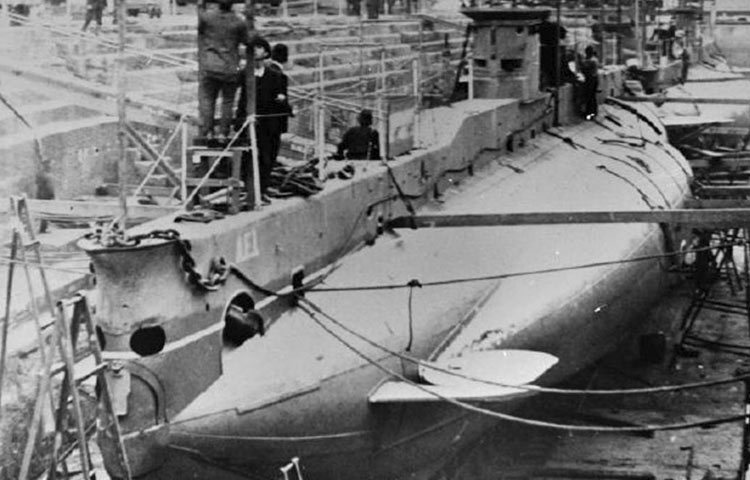 প্রথম বিশ্বযুদ্ধের শুরুর দিকেই ১৯১৪ সালের সেপ্টেম্বরে নিখোঁজ হয়ে যায় ‘রয়্যাল অস্ট্রেলিয়ান নেভি’র এই সাবমেরিনটি।