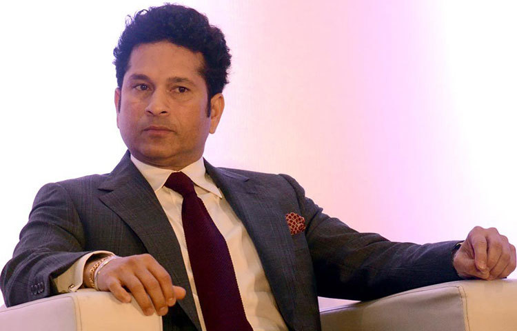 ভারতীয় ক্রিকেটারদের মধ্যে খেলা ছেড়ে দেওয়ার পরও শচীনের আয় কোহলির পরেই। তার বার্ষিক ৮২.৫ কোটি টাকা। তৃতীয় স্থানে মহেন্দ্র সিংহ ধোনি। ধোনির বার্ষিক আয় ৬৩.৭৭ কোটি টাকা।
