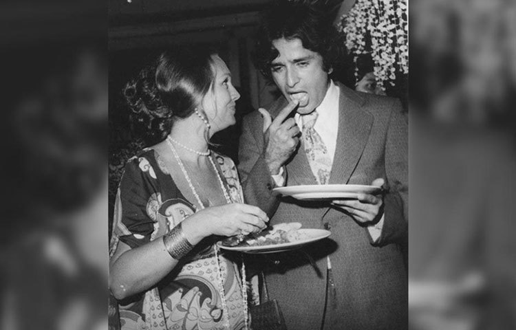 সদ্য প্রয়াত শশী কাপুরের এ একটি বিরল ছবি। ছবিতে শশী ও জেনিফার।