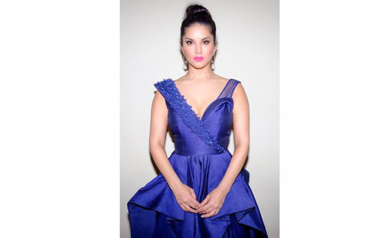 ভদ্র বালিকার সাজে সানি। ‘জিসম-২’ ছবি দিয়ে বলিউডে ক্যারিয়ার শুরু করেন সানি লিওন। সেই থেকে প্রায় এক ডজনের বেশি ছবিতে অভিনয় করেছেন তিনি।