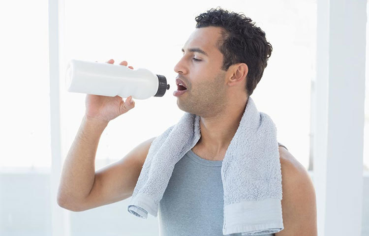 জিহ্বা পুড়েছে মনে হলে যত তাড়াতাড়ি সম্ভব ঠান্ডা পানি পান করুন।