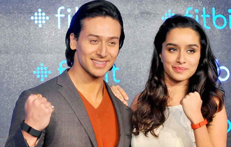 টাইগার শ্রফ এবং শ্রদ্ধা কাপুর : ‘বাগি’ সিনেমার অনস্ক্রিন রোমান্টিক জুটি টাইগার এবং শ্রদ্ধা কিন্তু অফস্ক্রিনেও পরস্পরের ভাল বন্ধু। আমেরিকান স্কুল অফ মুম্বাইতে এক সঙ্গে পড়াশোনাও করেছেন তারা।