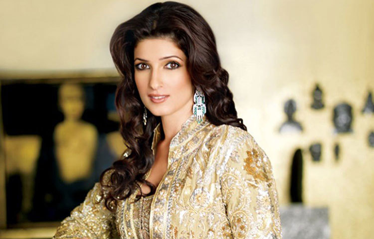 টুইঙ্কেল খান্না : তার মা ডিম্পল কাপাডিয়ার সঙ্গে দামি সুগন্ধী মোমবাতির ব্যবসা করেন তিনি। পাশাপাশি ‘দ্য হোয়াইট উইন্ডো’ ইন্টেরিয়র ডিজাইন সংস্থা ও একটি প্রযোজনা সংস্থার মালিক টুইঙ্কেল।