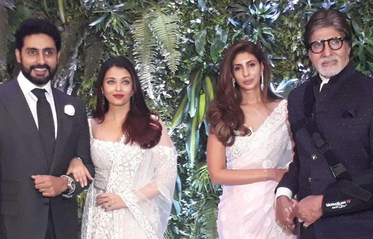 বেশ কিছুদিন ধরেই বা-কাঁধে তীব্র যন্ত্রণায় ভুগছেন অমিতাভ বচ্চন। কিন্তু অসুস্থতা নিয়েও বিরাট-অনুশকার রিসিপশন মিস করেননি।