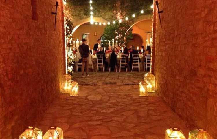 ছবির মতো সুন্দর এই তাস্কানির নিরাপত্তা ব্যবস্থাও সারা বিশ্বে সমাদৃত। এ পর্যন্ত বহু হলিউড তারকার বিয়ে রয়েছে বর্গ ফিনোচ্চিয়েতোতে। কিন্তু তাস্কানিতে ভারতীয় বিয়ে এই প্রথম।