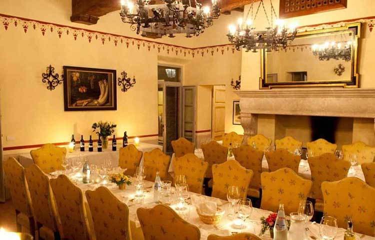 কেন ওয়েডিং ডেস্টিনেশন হিসাবে এত জনপ্রিয় তাস্কানি? এর অন্যতম এখানে রয়েছে আলাদা ওয়াইন টেস্টিং রুম।