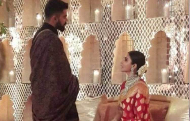 আগামী ২৬ ডিসেম্বর মুম্বইতে আরও একটি রিসেপশন পার্টি দেবেন বিরাট-অনুশকা। সেখানে বলিউডের সব সেলেবদেরই দেখা যেতে পারে বলে খবর।