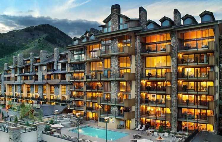 ভাইল কন্ডো পেন্টহাউজ : প্রতি সপ্তাহে এই রিসর্টের ভাড়া প্রায় ৯৮ হাজার ডলার। অপরূপ সুন্দর ভাইল পাহাড়ের সৌন্দর্য দেখা যায় এই রিসোর্টের বিলাসবহুল সুইট থেকে।