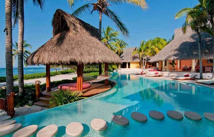 পালমাসোলা : মেক্সিকোর নীল সমুদ্র ছুঁয়ে রয়েছে বিলাসবহুল এই রিসোর্টকে। এক সপ্তাহ এখানে থাকতে খরচ পড়বে প্রায় ১৪ লাখ ডলার।