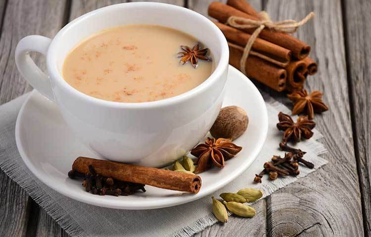 মশলা চা : এই চা শীতের সকাল কী দুপুর যে কোনো সময়ে মশলা চা খাওয়া যেতে পারে।