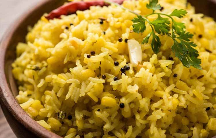 খিচুড়ি : শীতে খিচুরি খেতে অনেক মজা। এ খাবার হজমও ভালো হয়।