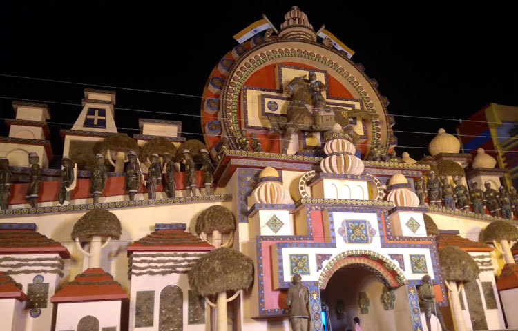 ভারতের আগরতলা এখন পূজার সাজে রঙিন।