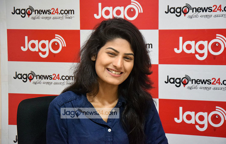 শিগগিরই চলচ্চিত্রে অভিনয় করতে যাচ্ছেন এভ্রিল। শুক্রবার বিকেলে জাগো নিউজের ফেসবুক লাইভে এসে আলাপকালে এমন কথা জানিয়েছেন তিনি। ছবি : মাহবুব আলম