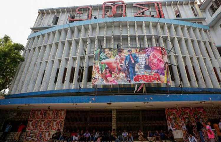 ঢাকায় হল কমে প্রায় অর্ধেক : ঢাকার দারুসসালাম এলাকায় আরেকটি পুরনো সিনেমা হল ‘এশিয়া’। গাবতলী বাস স্টেশনের কাছাকাছি হওয়ায় এ সিনেমা হলটির দর্শক ঢাকার অন্যান্য হলের তুলনায় কিছুটা বেশি।