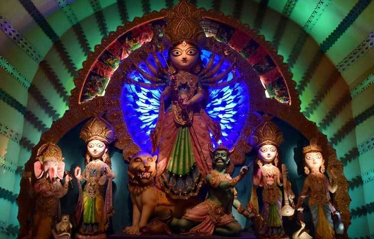 আহিরীটোলা সর্বজনীন পূজার প্রতিমা।