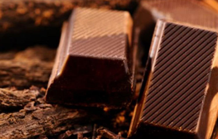 ফ্যাটজাতীয় খাবার খেলেই মোটা হয়ে যাবেন। এটাও একটা ভুল ধারণা। খারাপ ফ্যাট এড়িয়ে চললেই মোটা হওয়ার সমস্যা থেকে রেহাই মেলে। সাধারণত জাঙ্ক ফুডে এই খারাপ ফ্যাট থাকে।