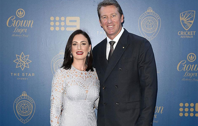 গ্লেন ম্যাকগ্রার বয়স ৪৭ বছর, তার স্ত্রী সারা লিওনার্ডিও ৩৫ বছর। তাদের বয়সের তফাত ১২ বছর।