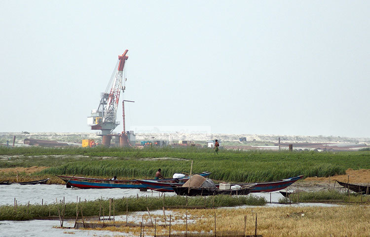 একটু একটু করে কুয়াশা পড়তে শুরু করেছে। শীত আসার বার্তা নিয়ে এসেছে হেমন্ত। ছবি : রবিউল ইসলাম পলাশ