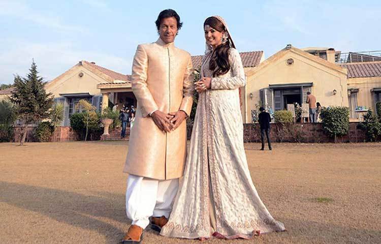 ইমরান খানের বর্তমান বয়স ৬৫ বছর। তার স্ত্রীর রেহাম খানের বয়স ৪৪ বছর। তাদের বয়সের ব্যবধান ২১ বছর।