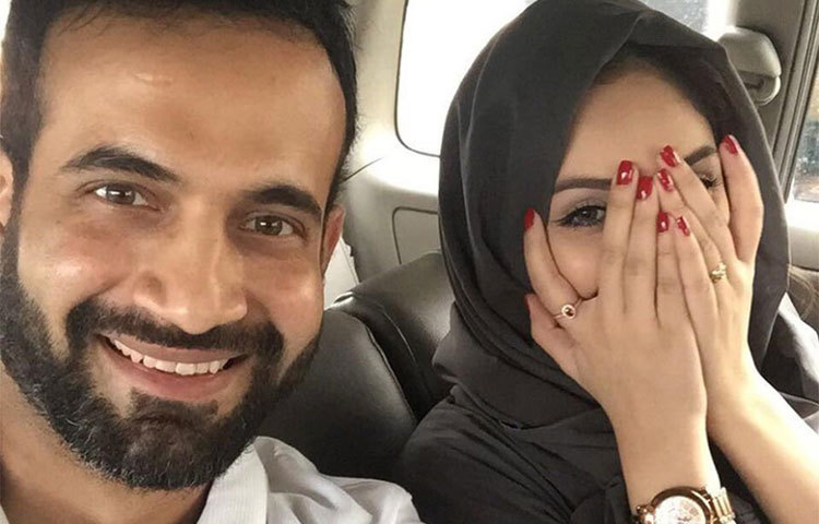 ইরফান পাঠানের বসয় ৩২ বছর। তার স্ত্রী সাফা বেইগের বয়স ২২ বছর। তাদের বয়সের তফাত ১০ বছর।