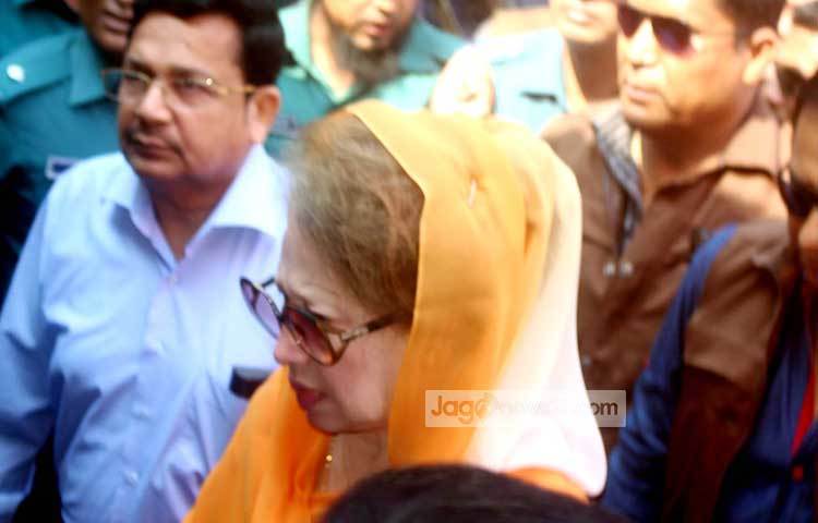 আজ জিয়া অরফানেজ ট্রাস্ট দুর্নীতি মামলায় আত্মপক্ষ সমর্থনে এক ঘণ্টা বক্তব্য দেন খালেদা জিয়া। ছবি : বিপ্লব দিক্ষিৎ