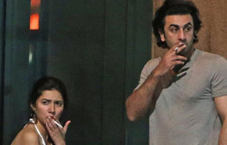 সম্প্রতি রণবীর কাপুরের সঙ্গে নিউ ইয়র্কের রাস্তায় সিগারেট খাওয়ার এই ছবি ভাইরাল হয় সোশ্যাল মিডিয়ায়।