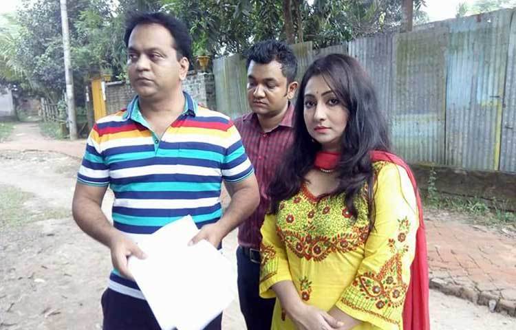 নাটকের শুটিং চলাকালে ক্যামেরাবন্দি হয়েছেন মীর সাব্বির, নির্মাতা রবিউল ইসলাম প্রধান ও রোমানা স্বর্ণা।