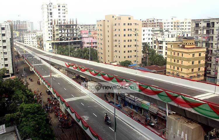 এই উড়াল সড়কটি খুলে দিলে যানজটের তীব্র যন্ত্রণা থেকে নগরবাসী যেমন রেহাই পাবেন, তেমনি যাতায়াত সময়ও কমবে বলে ধারণা করছেন সংশ্লিষ্টরা। ছবি : বিপ্লব দিক্ষিৎ