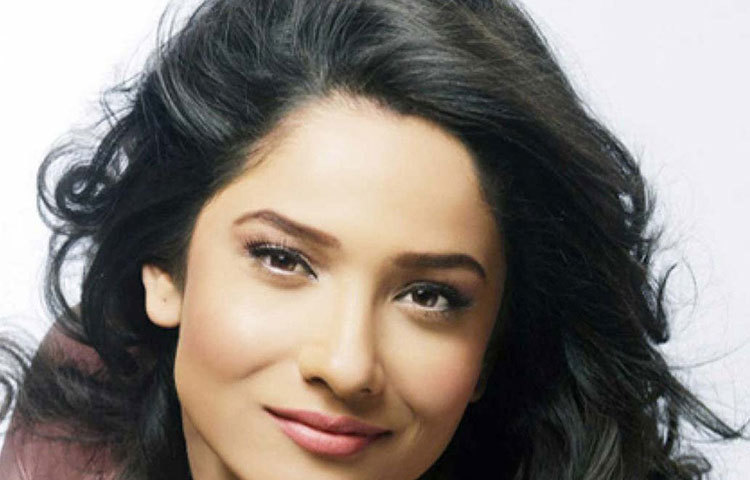 অঙ্কিতা লোখান্ডে : ধারাবাহিকের জগতে জনপ্রিয় মুখ তিনি। প্রতি পর্বে অভিনয় করেন ৯০ হাজার থেকে দেড় লাখ টাকার বিনিময়ে।