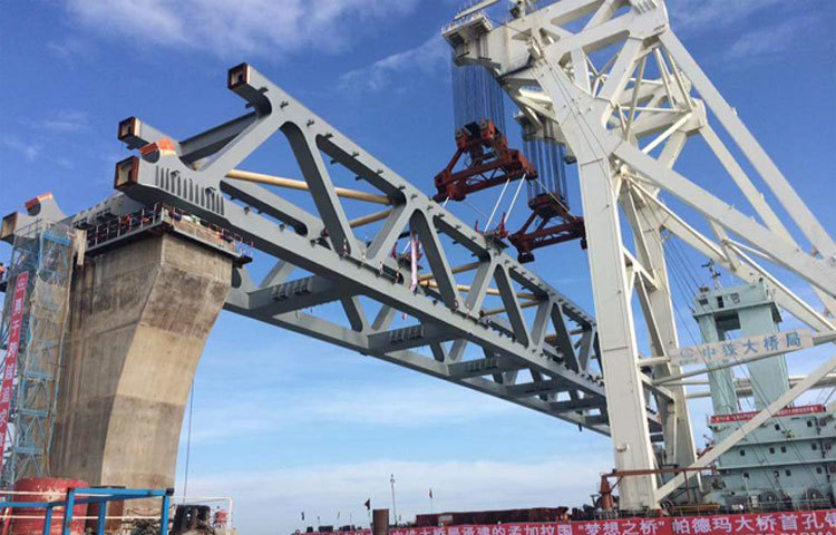 পদ্মা সেতু সম্পূর্ণ নিজস্ব অর্থায়নে ২য় আরডিপিপি অনুযায়ী এর নির্মাণ ব্যয় নির্ধারণ করা হয়েছে ২৮ হাজার ৭৯৩ কোটি ৩৮ লাখ ৮০ হাজার টাকা।