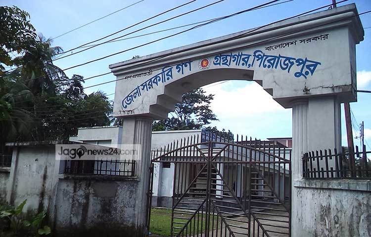 পিরোজপুর জেলার সরকারি গণগ্রন্থাগারে প্রবেশের গেট। ছবি : হাসান মামুন