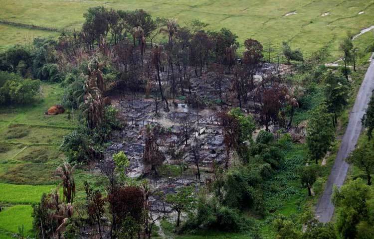সেনাবাহিনী ও উগ্রপন্থী বৌদ্ধদের আগুন কেড়ে নিয়েছে তাদের মাথা গোঁজার শেষ আশ্রয়স্থল।