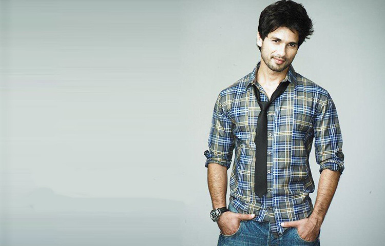 শহিদ কাপুর ১০ থেকে ১২ কোটি টাকা নিয়ে থাকেন একটি ছবিতে অভিনয় করার জন্য।