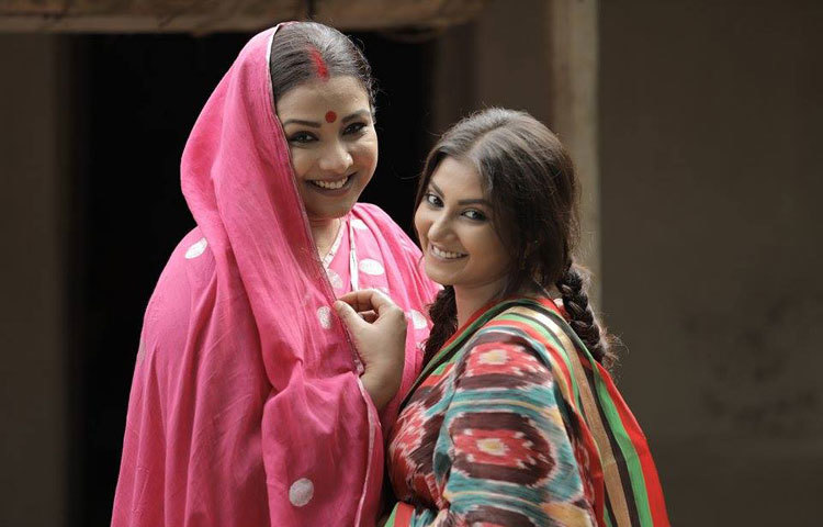 শশী ও রুনার মিষ্টি হাসি। সম্প্রতি তারা ‘প্রিয়তমেষু’ শিরোনামের একটি নাটকে অভিনয় করেছেন।