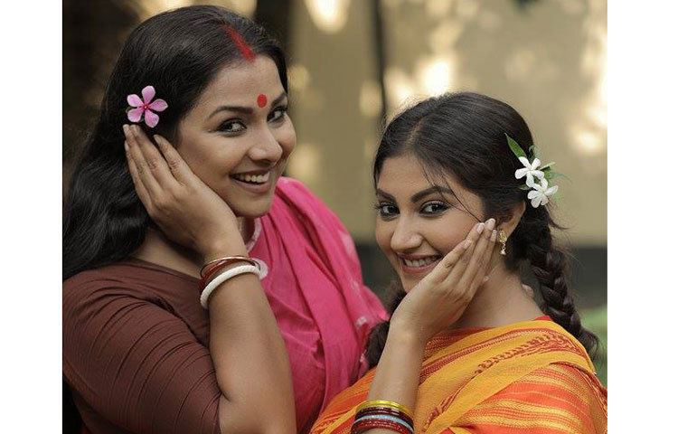 নাটকের শুটিংয়ের ফাঁকে ফাঁকে শশী-রুনা দুষ্টুমিতে মেতে ছিলেন।