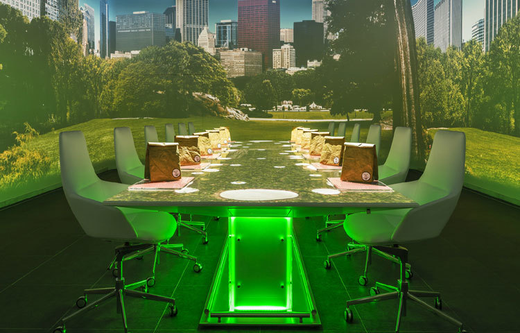 সাবলিমোশন রেস্টুরেন্টে ১৫-২০ ধরনের খাবার পাওয়া যায়। রেস্টুরেন্টের প্রধান শেফ প্যাকো রেনচেরো তিন তারকা প্রাপ্ত একজন বিখ্যাত শেফ।