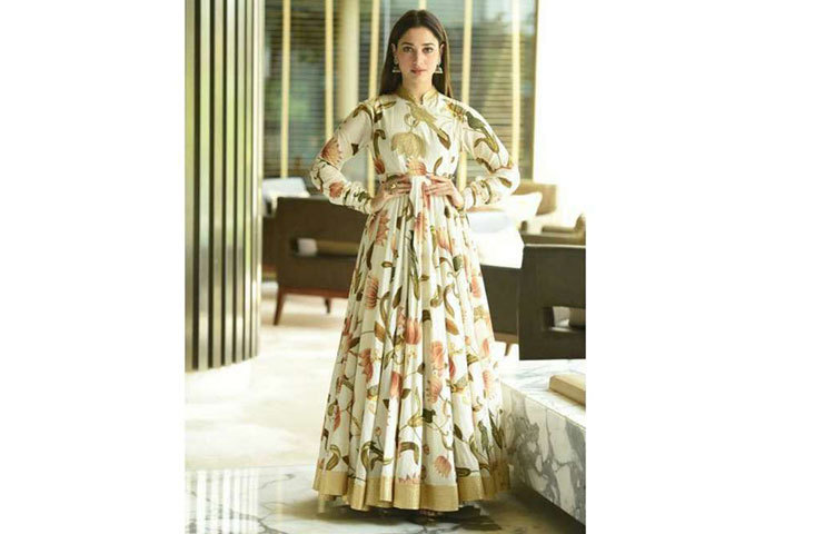 অবসরে তামান্না বই পড়তে এবং দূরে কোথাও ভ্রমণে যেতে পছন্দ করেন।