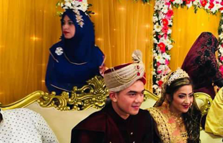 কনে তার দীর্ঘদিনের বান্ধবী সৈয়দ রাবেয়া নাঈমা। মোহাম্মদপুরের লালমাটিয়ায় তাসকিনের বিয়ের আনুষ্ঠানিকতা সম্পন্ন হয়।