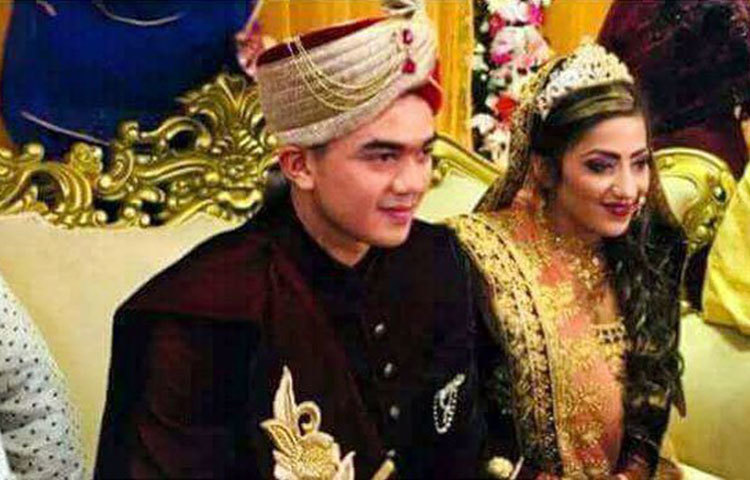 বিয়ের অনুষ্ঠানে ক্যামেরাবন্দি হয়েছেন তাসকিন আহমেদ ও সৈয়দ রাবেয়া নাঈমা।