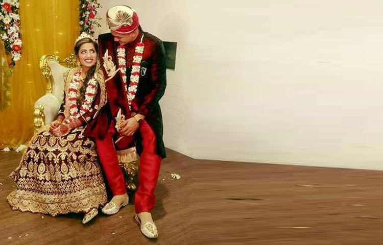 ‘চোখ যে মনের কথা বলে...’-তাসকিনের সঙ্গে মনের কথাই বুঝি বলছেন নাঈমা।