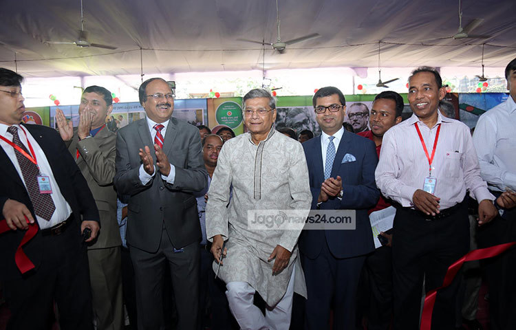 আয়কর মেলা থেকে ৩ হাজার কোটি টাকা রাজস্ব আদায় হবে বলে আশা প্রকাশ করেছেন অর্থ ও পরিকল্পনা প্রতিমন্ত্রী এম এ মান্নান। ছবি : বিপ্লব দিক্ষিৎ