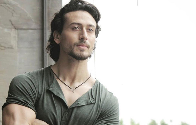 টাইগার শ্রফ এখন থেকে প্রতি ছবিতে অভিনয় করার জন্য ৭ কোটি টাকা পারিশ্রমিক নেবেন বলে সিদ্ধান্ত নিয়েছেন।