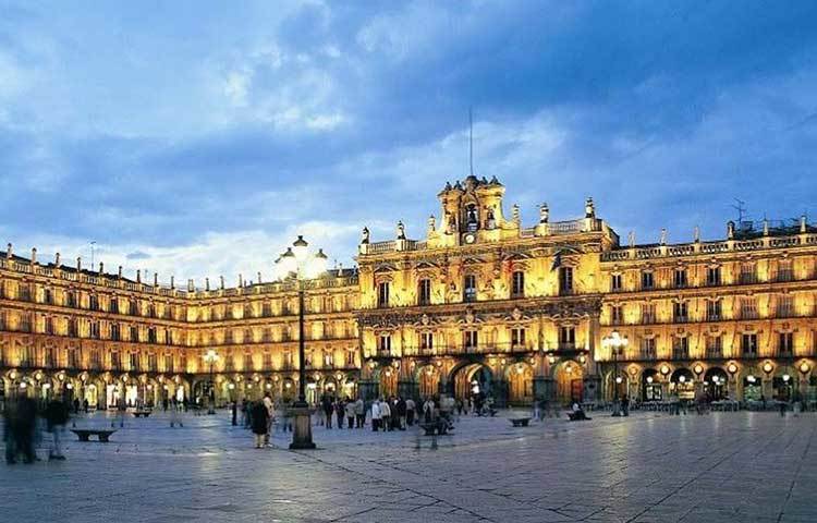 ইউনিভার্সিটি অব সালামানকা: ১২১৮ সালে প্রতিষ্ঠিত হয় এই বিশ্ববিদ্যালয়। ১২২৫ সালে আনুষ্ঠানিকভাবে এটি সরকারি স্বীকৃতি পায়।