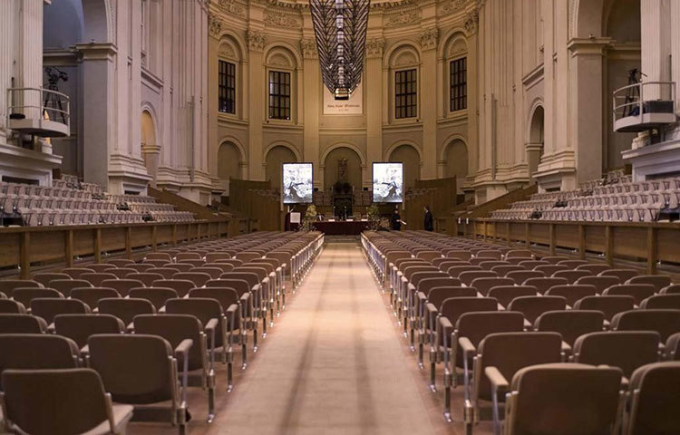 ইউনিভার্সিটি অফ বলোগনা: পশ্চিমা বিশ্বের প্রথম বড় কোনো শিক্ষা প্রতিষ্ঠানের নাম ইতালির ইউনিভার্সিটি অফ বলোগনা। ১০৮৮ সালে প্রতিষ্ঠিত পৃথিবীর প্রাচীন ও বৃহৎ এ শিক্ষা প্রতিষ্ঠানটি সুনামের সঙ্গে চালু রয়েছে।