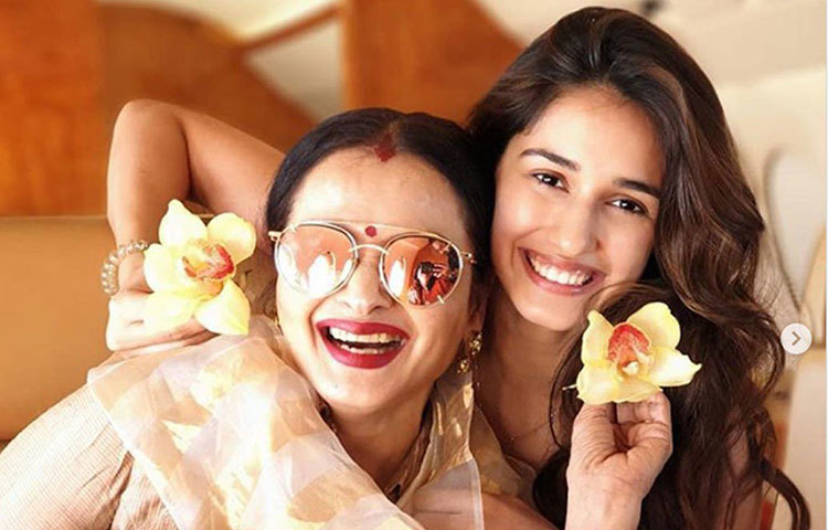 ঈশা আম্বানী কি মণীশ মলহোত্রর পোশাক পরবেন নাকি সব্যসাচী মুখোপাধ্যায়ের, নাকি থাকছে বিশেষ ডিজাইনার কোনও পোশাক। তা নিয়েও রয়েছে জল্পনা।