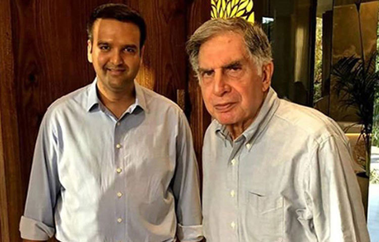 ঈশা আম্বানীর রিসেপশনে শিল্পজগতের ব্যক্তিত্বদের উজ্জ্বল উপস্থিতি থাকবে বলেই মনে করা হচ্ছে। রতন টাটা ও কুমার মঙ্গলম বিড়লাও আসতে পারেন দুই পরিবার আয়োজিত এই রিসেপশনে।