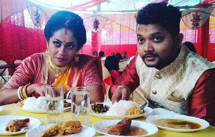 নিজেদের বিয়ের ছবি সোশ্যাল মিডিয়া শেয়ার করেছেন দু’জনেই। সেখানেও নবদম্পতিকে শুভেচ্ছা জানিয়েছেন অনুরাগীরা।